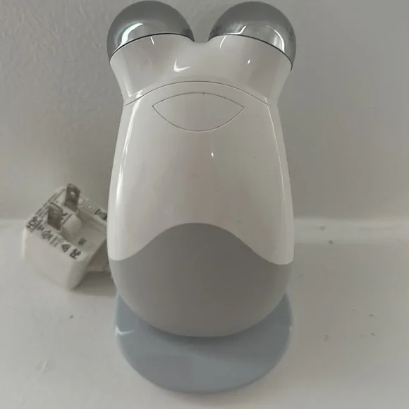 *Excellent Condition* Barely Used, NuFace Trinity with Charging Base - Picture 3 of 7
